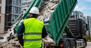 Вывоз строительного мусора в Беслане: услуги лицензированной компании — ПроМусор